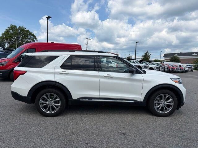 2022 Ford Explorer XLT — photo 1 of 12