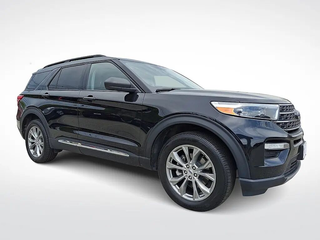 2022 Ford Explorer XLT — photo 1 of 15