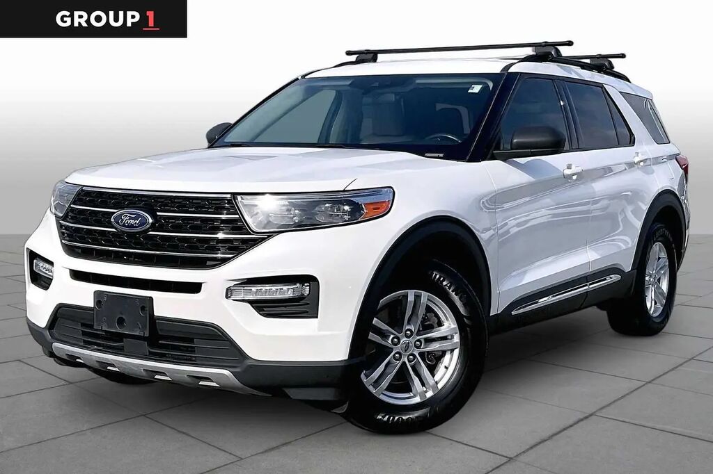 2020 Ford Explorer XLT — photo 1 of 12