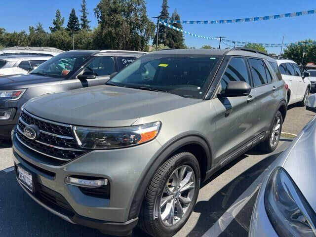 2020 Ford Explorer XLT — photo 1 of 6