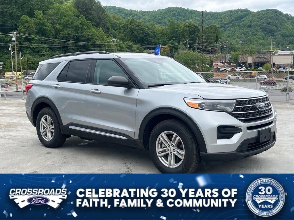2023 Ford Explorer XLT — photo 1 of 4