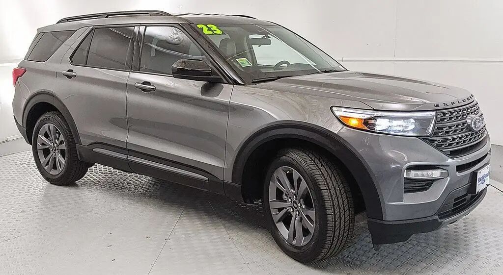 2023 Ford Explorer XLT — photo 1 of 21