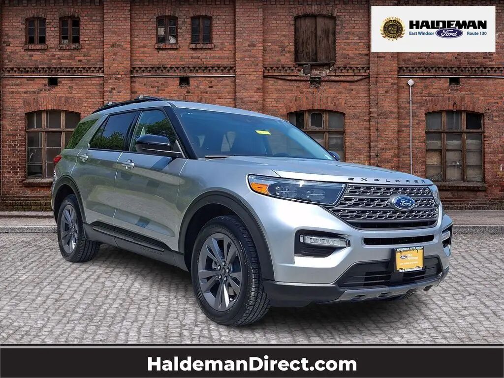 2023 Ford Explorer XLT — photo 1 of 13