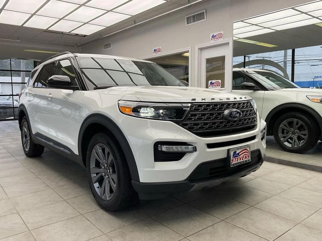 2023 Ford Explorer XLT — photo 1 of 13