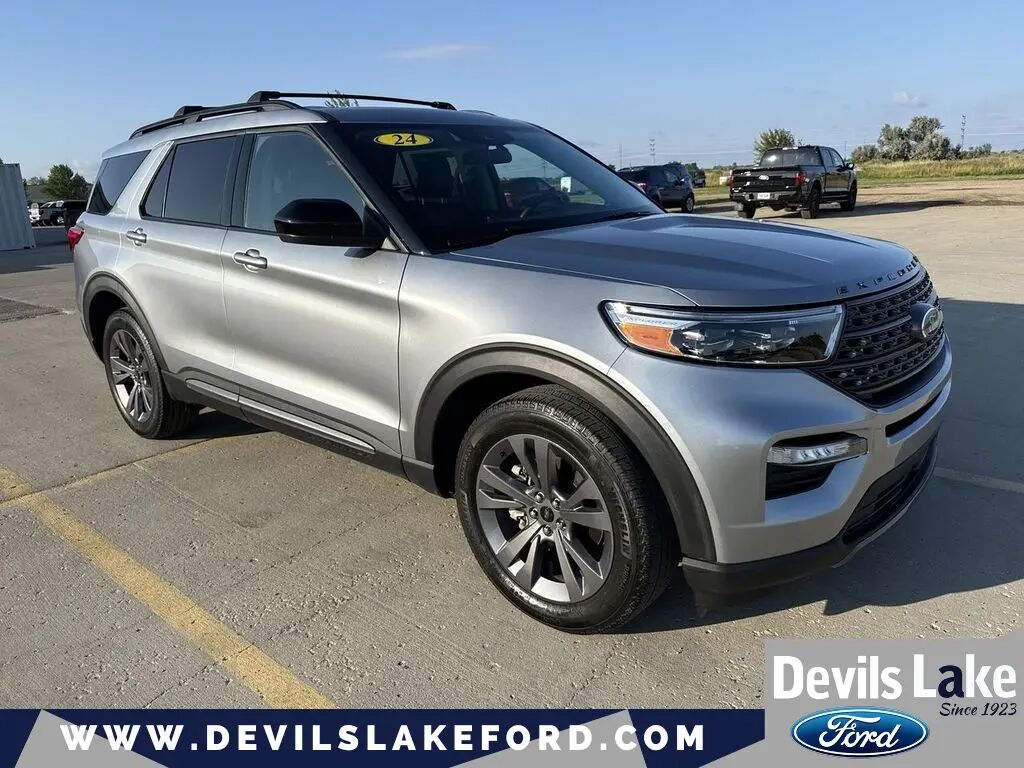2024 Ford Explorer XLT — photo 1 of 10
