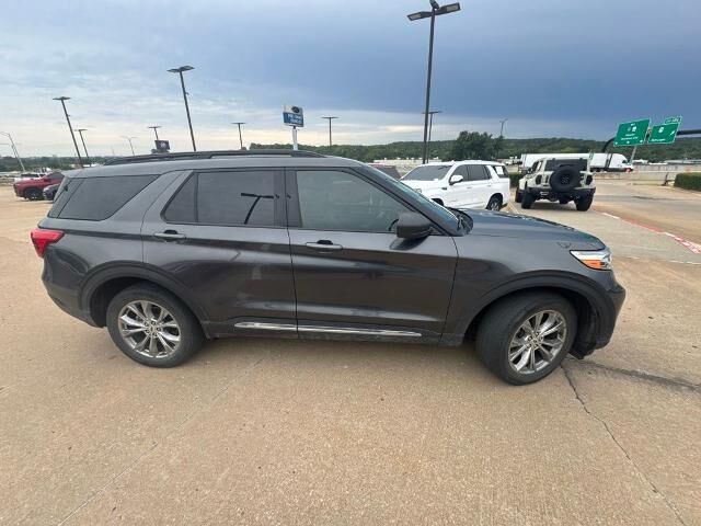 2020 Ford Explorer XLT — photo 1 of 8