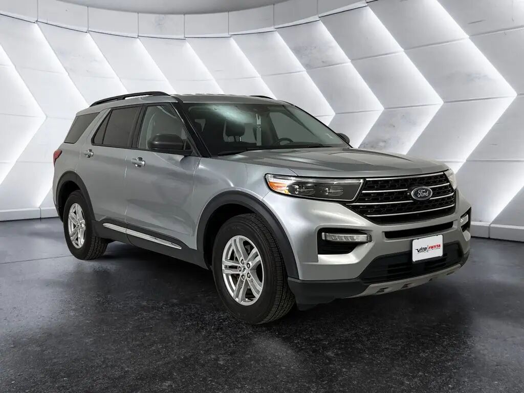2023 Ford Explorer XLT — photo 1 of 7