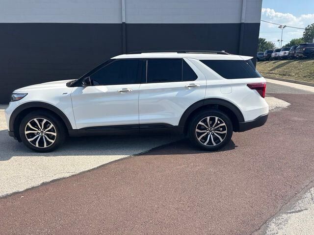 2024 Ford Explorer ST-Line