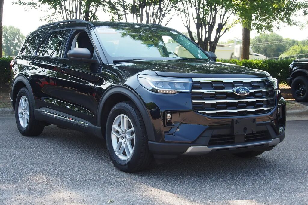 2025 Ford Explorer Active — photo 1 of 13