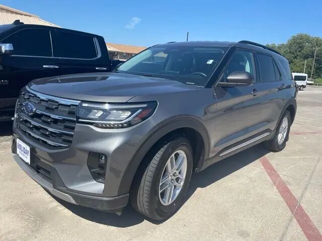 2025 Ford Explorer Active — photo 1 of 10
