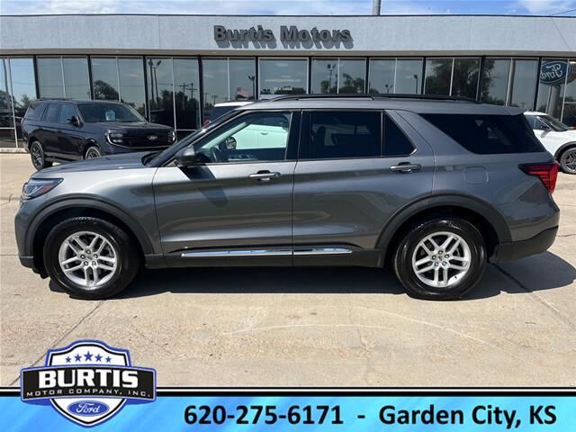 2025 Ford Explorer Active — photo 1 of 13