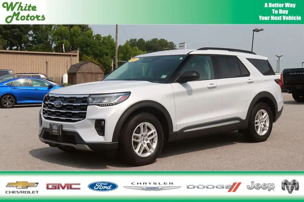 2025 Ford Explorer Active — photo 1 of 13