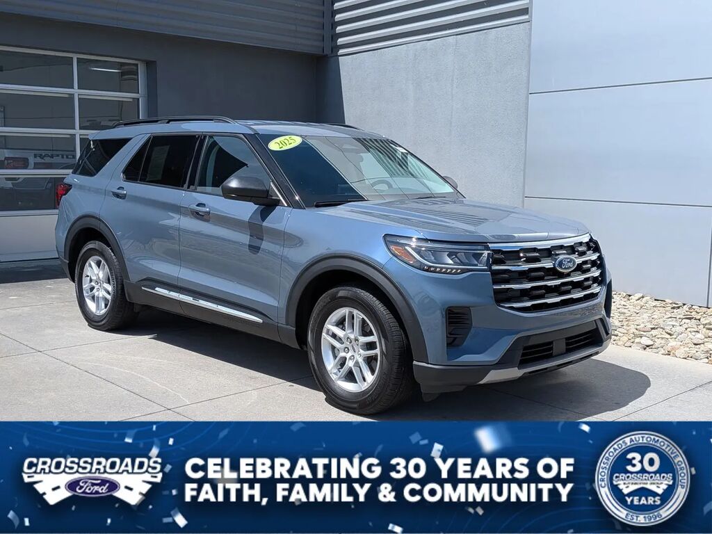 2025 Ford Explorer Active — photo 1 of 42