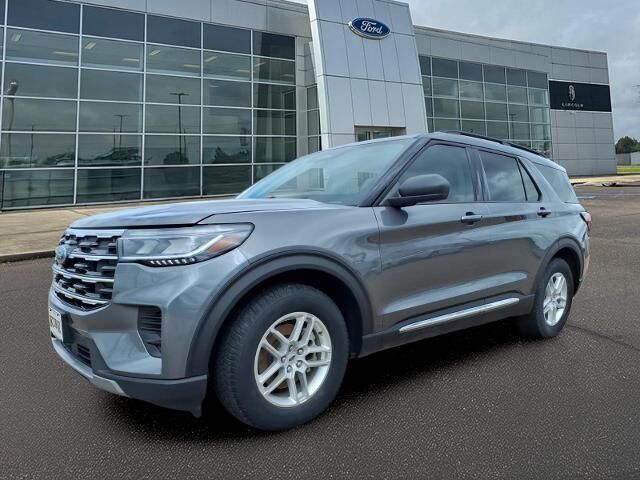 2025 Ford Explorer Active — photo 1 of 12