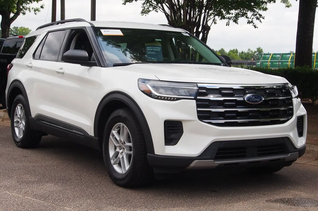 2026 Ford Explorer Active — photo 1 of 13