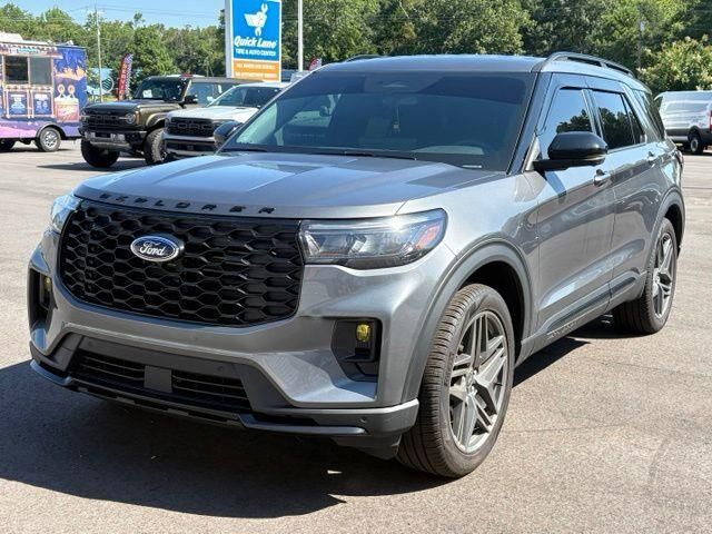 2025 Ford Explorer ST-Line — photo 1 of 3