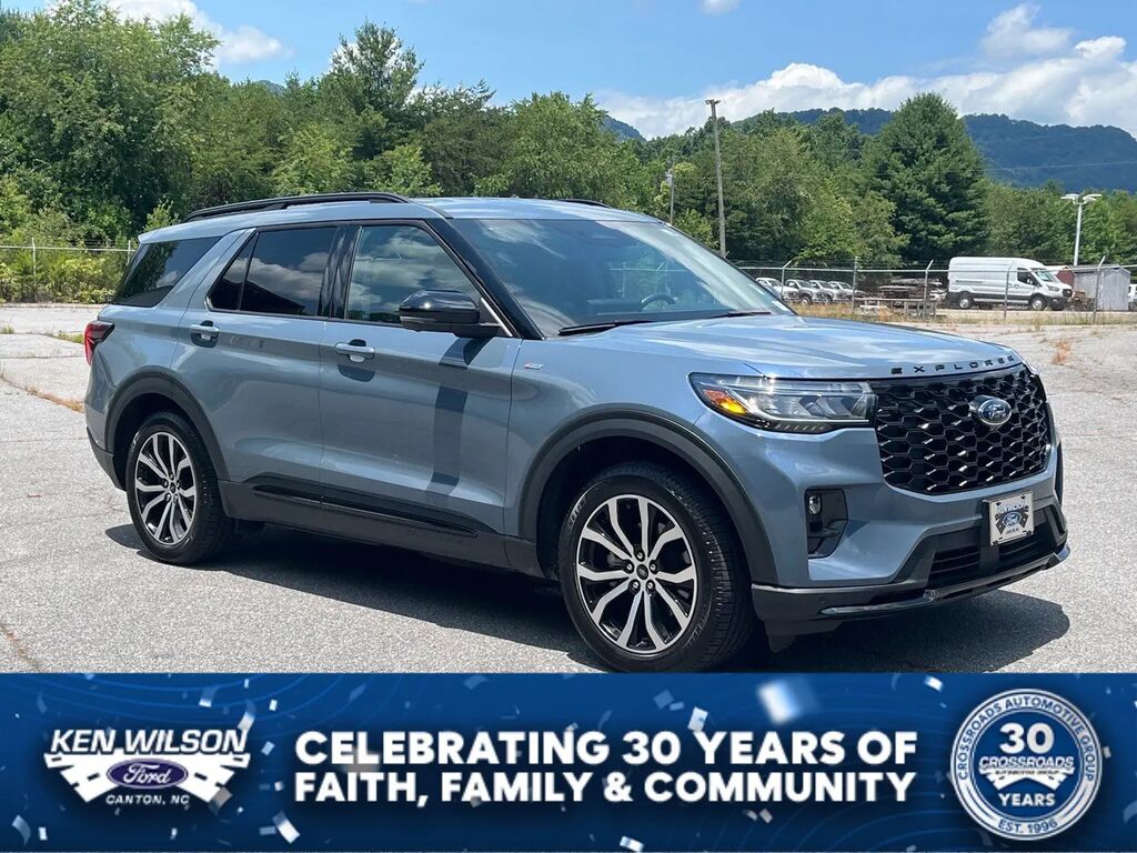 2025 Ford Explorer ST-Line — photo 1 of 13