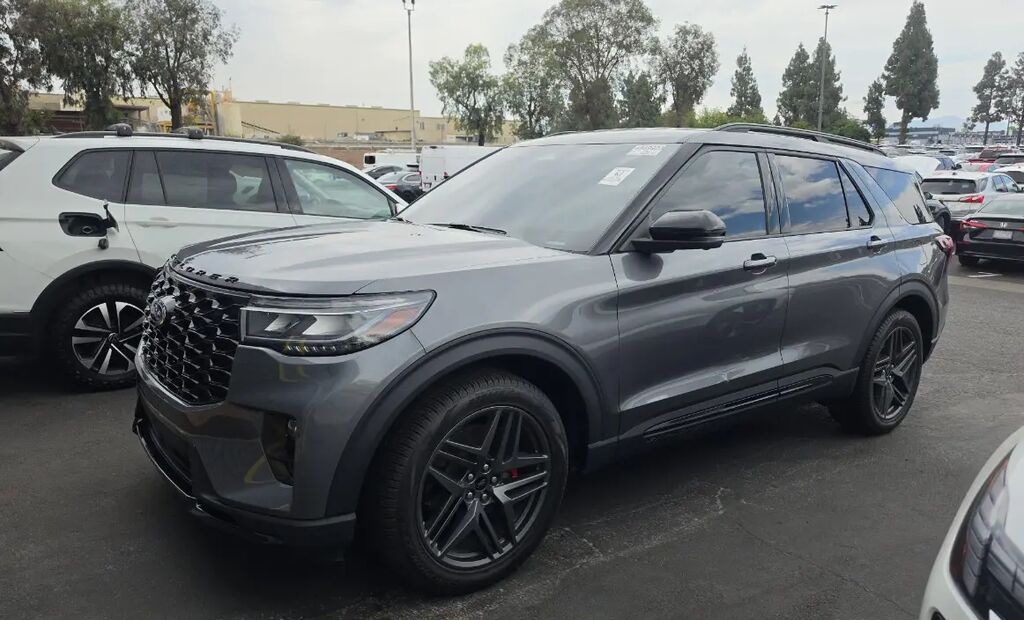 2025 Ford Explorer ST-Line — photo 1 of 12