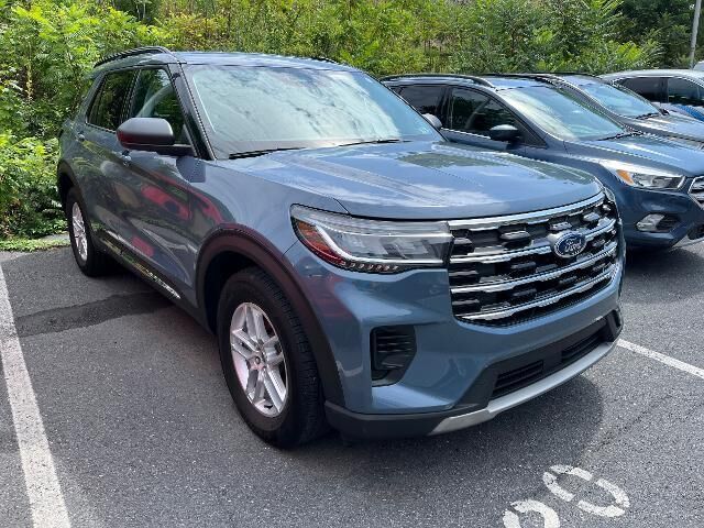 2025 Ford Explorer Active — photo 1 of 2