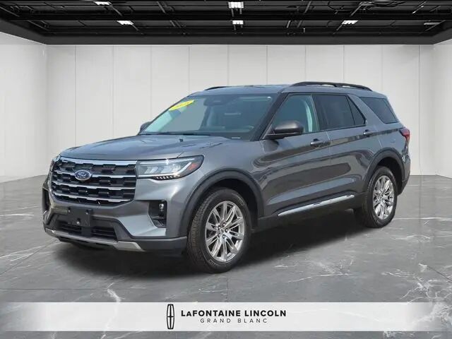 2025 Ford Explorer Active — photo 1 of 13