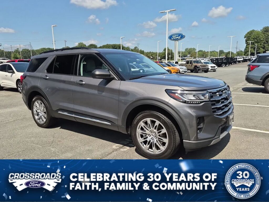 2025 Ford Explorer Active — photo 1 of 13