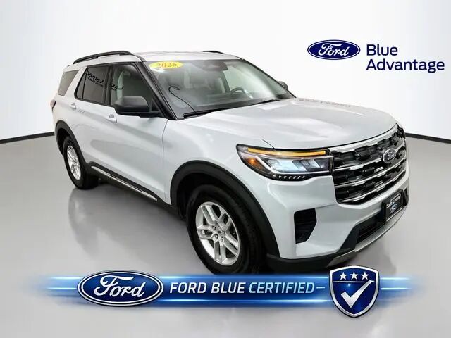 2025 Ford Explorer Active — photo 1 of 13