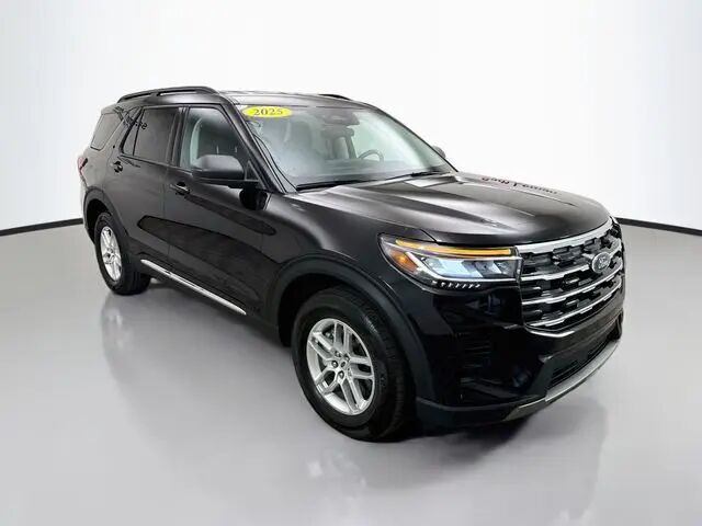 2025 Ford Explorer Active — photo 1 of 13