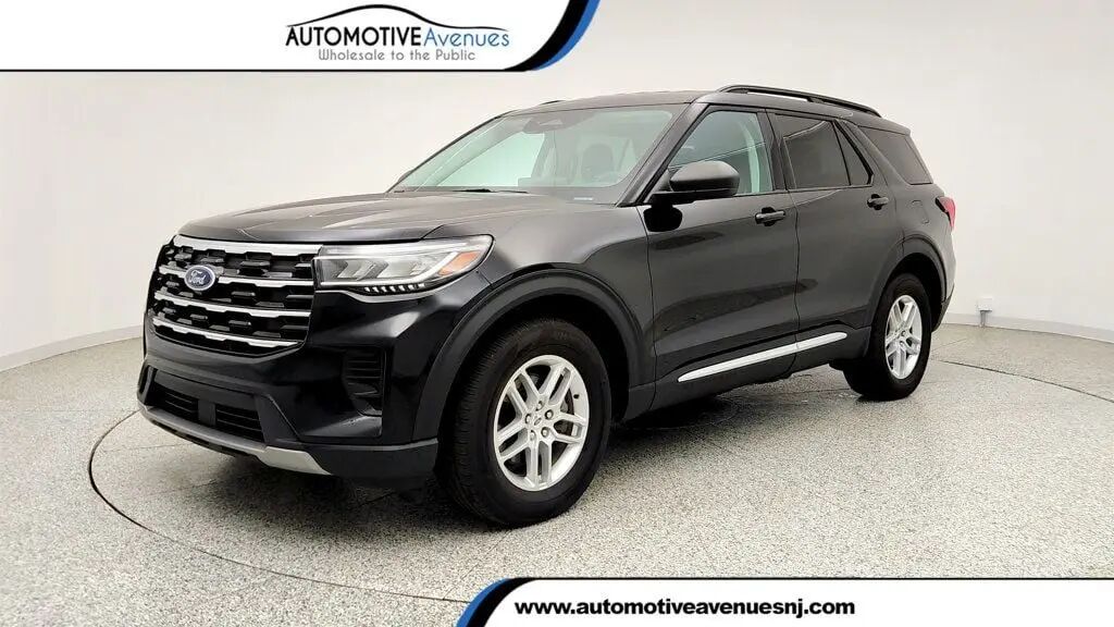 2025 Ford Explorer Active — photo 1 of 13