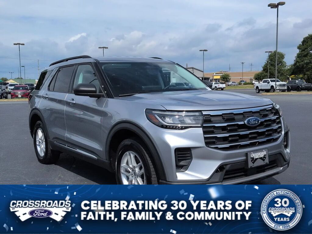 2025 Ford Explorer Active — photo 1 of 13