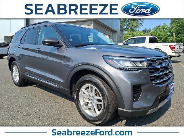 2025 Ford Explorer Active — photo 1 of 13