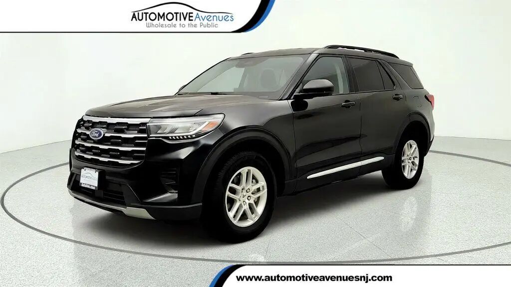 2025 Ford Explorer Active — photo 1 of 13