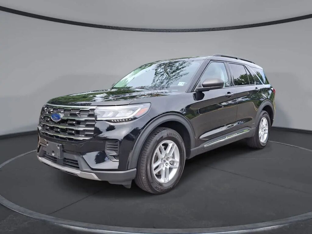 2025 Ford Explorer Active — photo 1 of 13