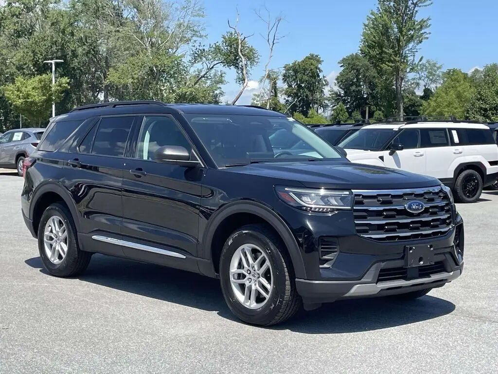 2025 Ford Explorer Active — photo 1 of 13