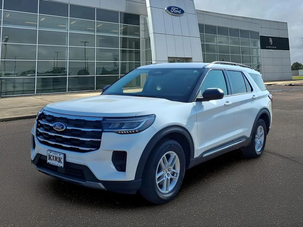 2025 Ford Explorer Active — photo 1 of 13