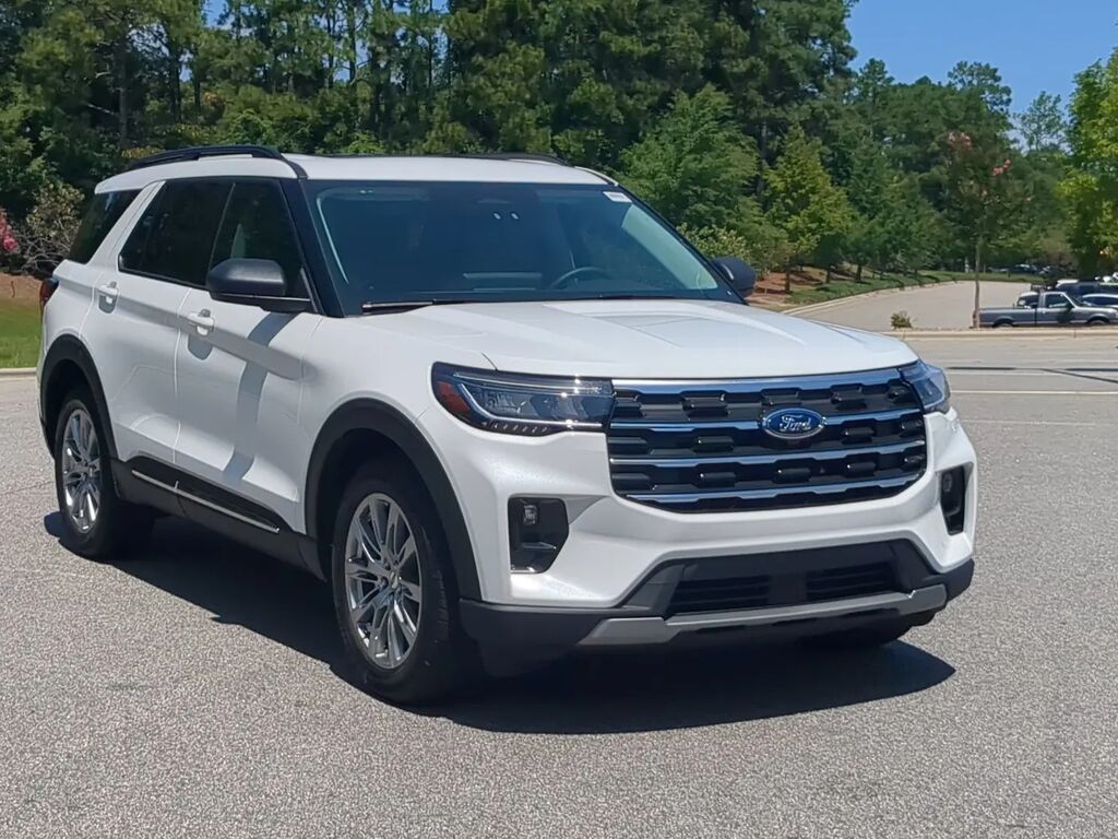 2025 Ford Explorer Active — photo 1 of 13
