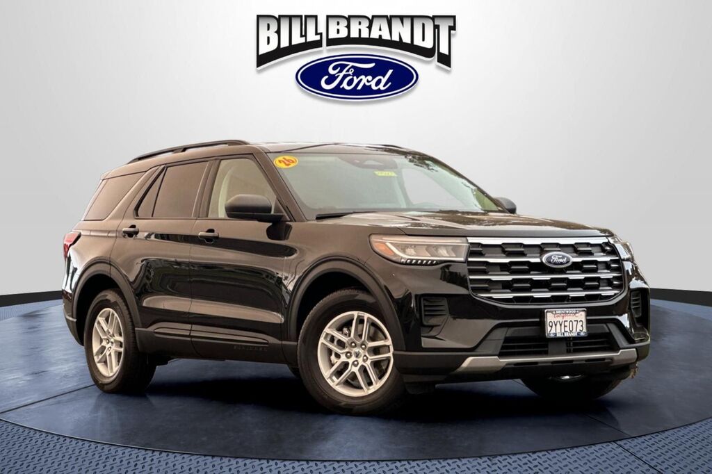 2026 Ford Explorer Active — photo 1 of 13