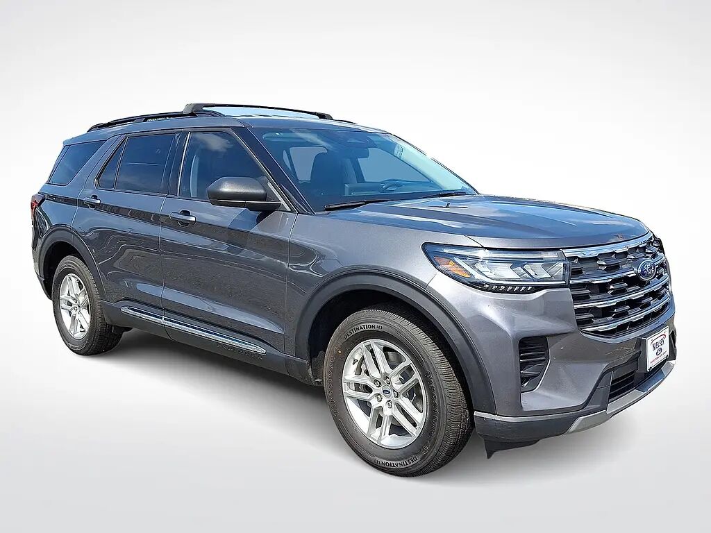 2025 Ford Explorer Active — photo 1 of 13