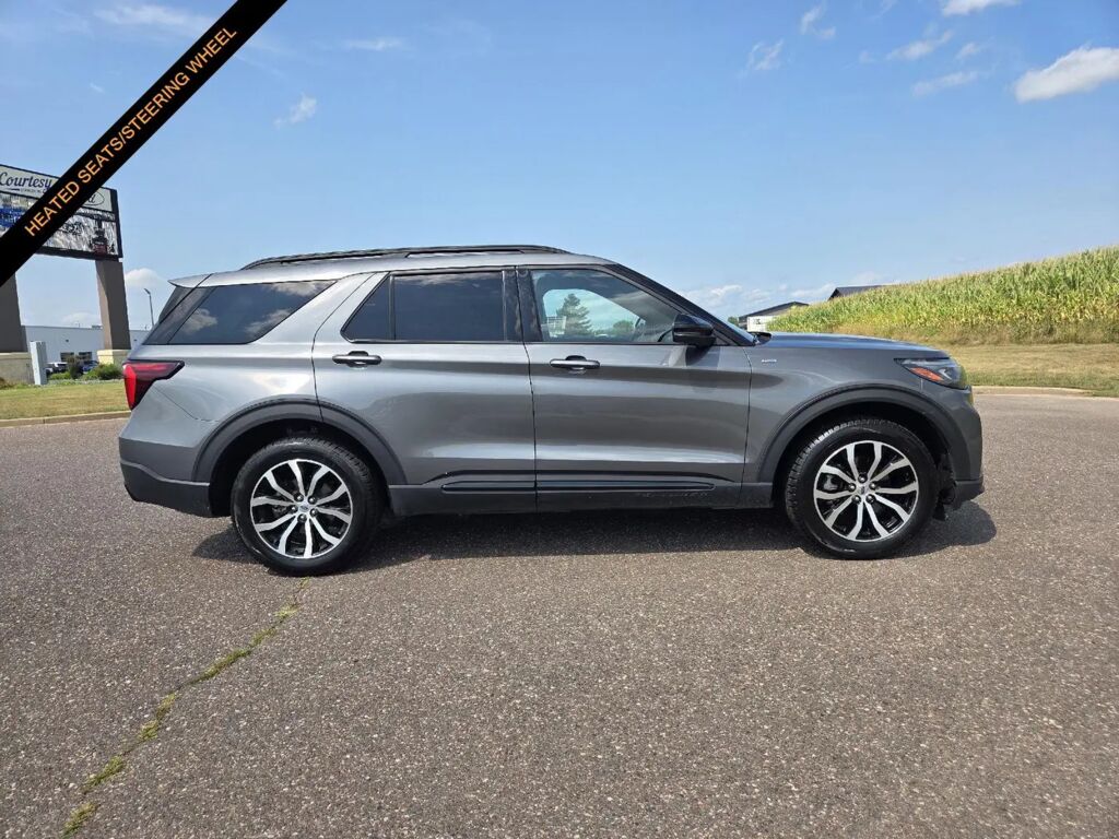 2025 Ford Explorer ST-Line — photo 1 of 13