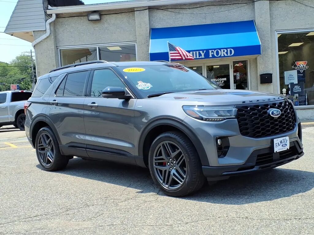 2025 Ford Explorer ST-Line — photo 1 of 13