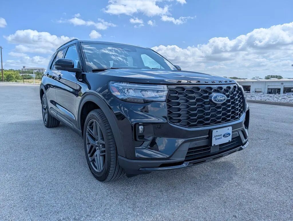 2025 Ford Explorer ST-Line — photo 1 of 13