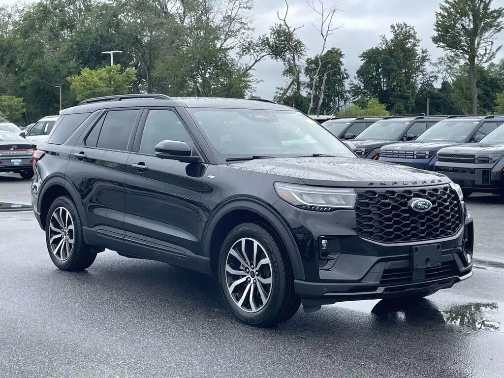 2025 Ford Explorer ST-Line — photo 1 of 26