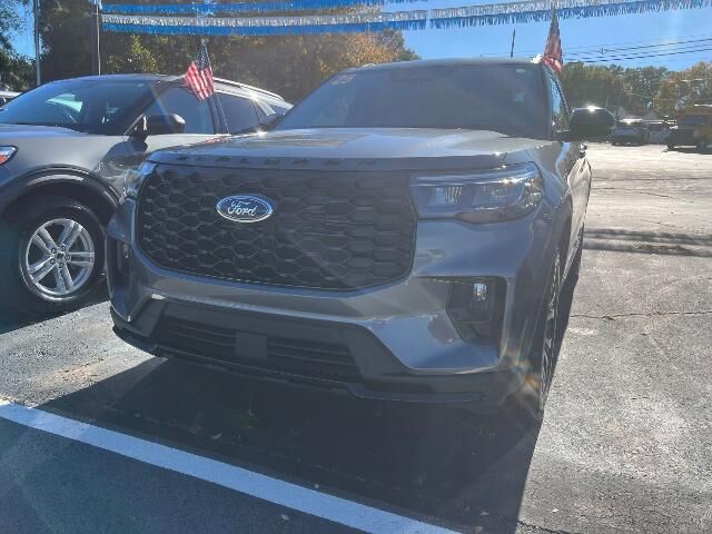 2025 Ford Explorer ST-Line — photo 1 of 13
