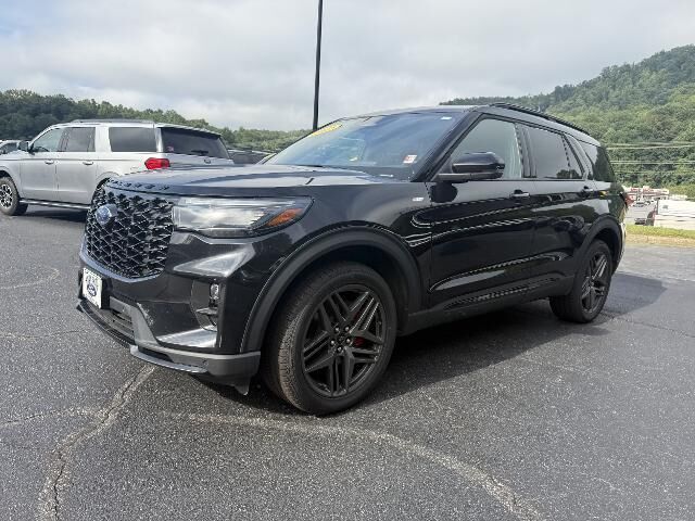 2025 Ford Explorer ST-Line — photo 1 of 12