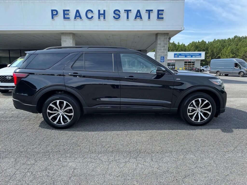 2025 Ford Explorer ST-Line — photo 1 of 13