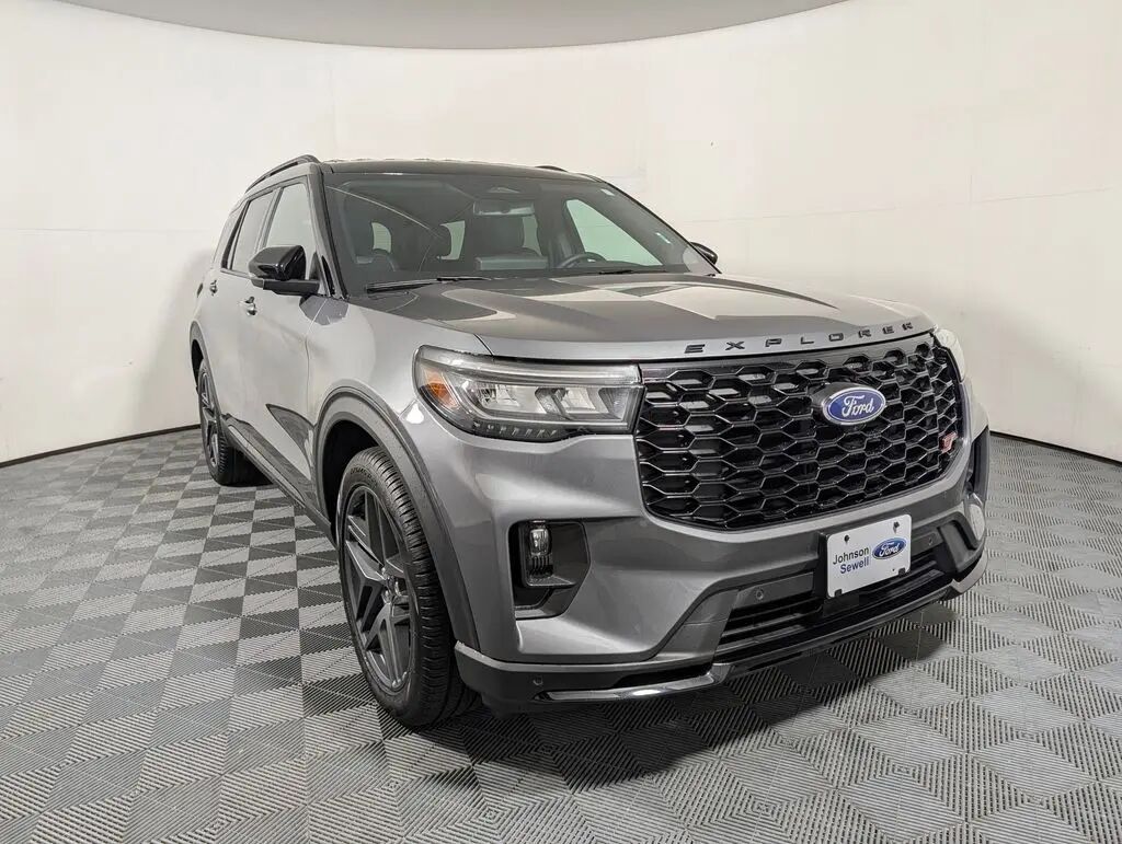 2025 Ford Explorer ST — photo 1 of 21