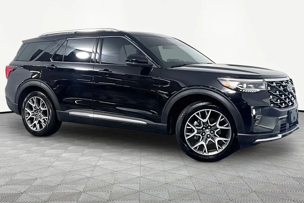 2025 Ford Explorer Platinum — photo 1 of 4