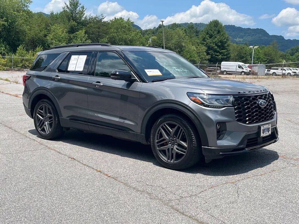2025 Ford Explorer ST — photo 1 of 13