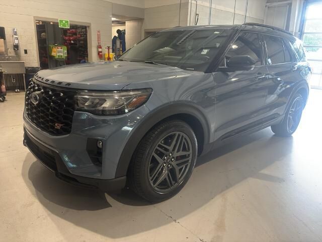 2025 Ford Explorer ST — photo 1 of 13