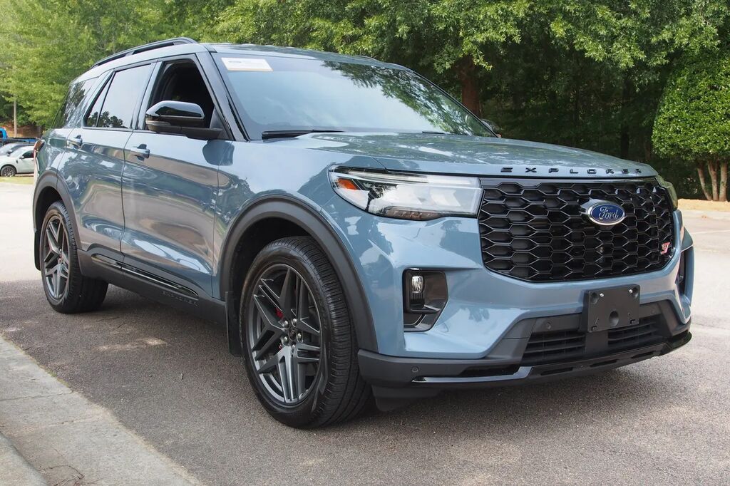 2025 Ford Explorer ST — photo 1 of 13