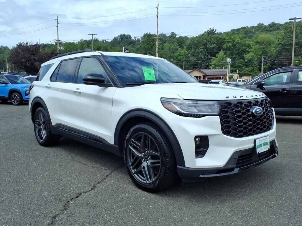 2025 Ford Explorer ST — photo 1 of 13